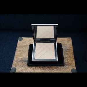 Burberry Fresh Glow Compact Foundation Light Honey No. 10 New in Box